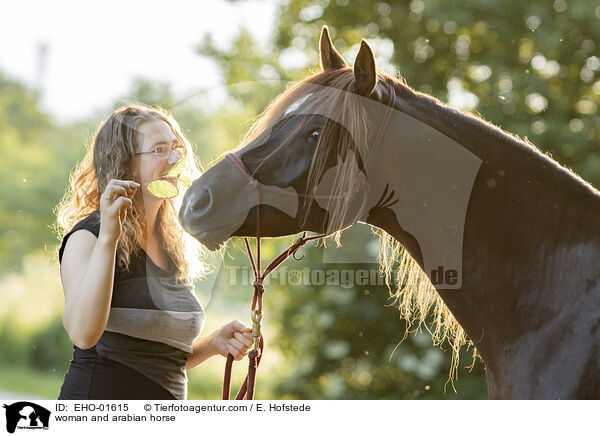 Frau und Araber / woman and arabian horse / EHO-01615