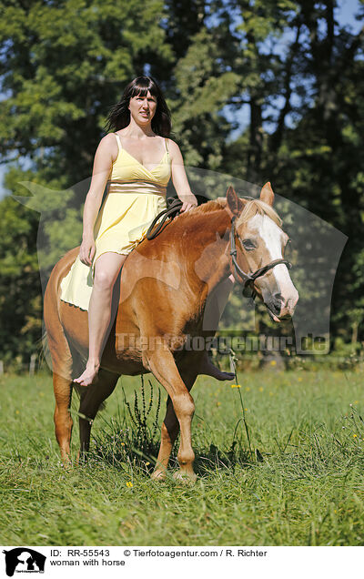 Frau mit Arabohaflinger / woman with horse / RR-55543