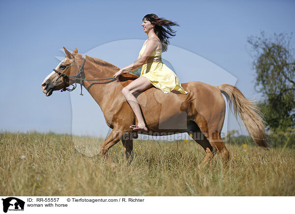 Frau mit Arabohaflinger / woman with horse / RR-55557