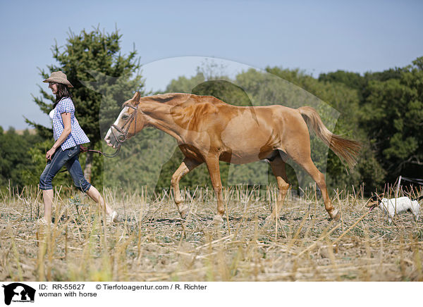 Frau mit Arabohaflinger / woman with horse / RR-55627