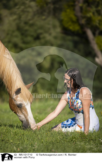 woman with Pony / RR-101710