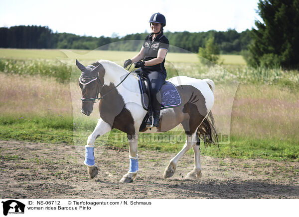 woman rides Baroque Pinto / NS-06712