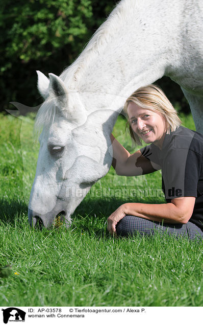 Frau mit Connemara / woman with Connemara / AP-03578