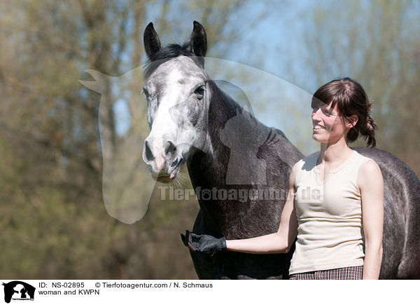 Frau und KWPN / woman and KWPN / NS-02895