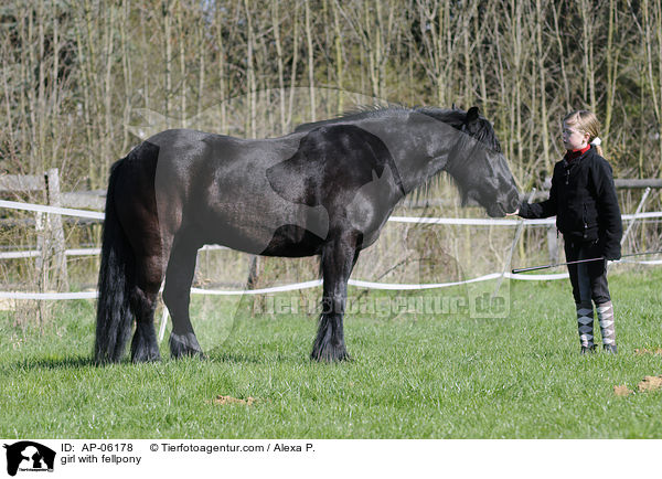 Mdchen mit Fellpony / girl with fellpony / AP-06178