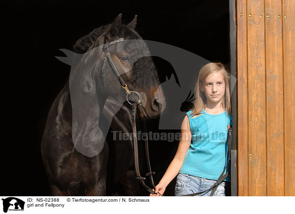Mdchen und Fellpony / girl and Fellpony / NS-02388