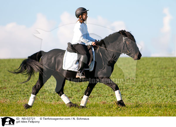 Mdchen reitet Fellpony / girl rides Fellpony / NS-02721