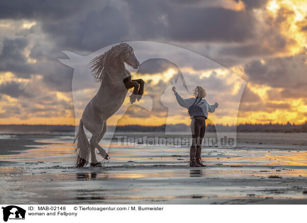 Frau und Fellpony / woman and Fellpony / MAB-02148