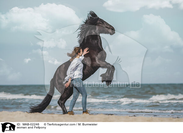 Frau und Fellpony / woman and Fellpony / MAB-02246