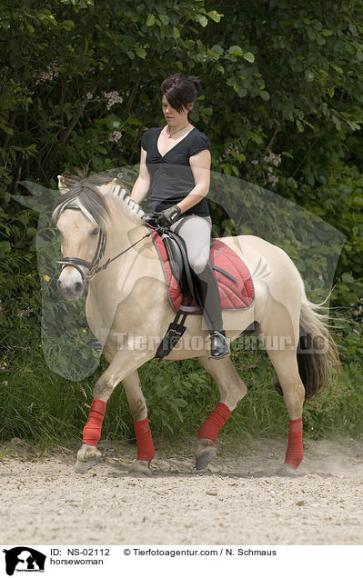 Reiterin / horsewoman / NS-02112