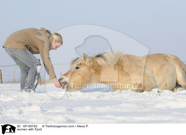 woman with Fjord / AP-06783