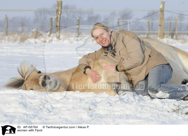 woman with Fjord / AP-06784