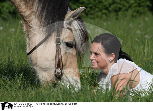 woman and Fjord / BES-01603
