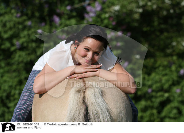 woman and Fjord / BES-01609