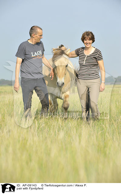 Paar mit Fjordpferd / pair with Fjordpferd / AP-09143