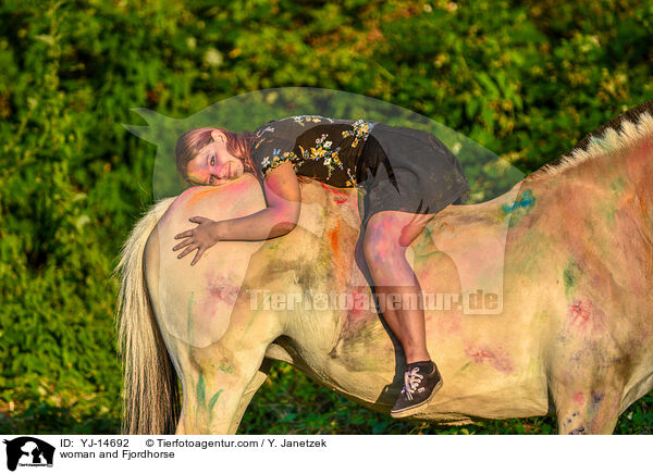 woman and Fjordhorse / YJ-14692