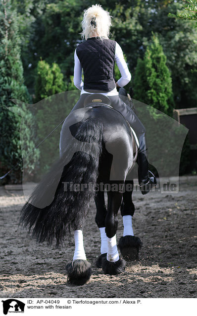 Frau mit Friesen / woman with friesian / AP-04049
