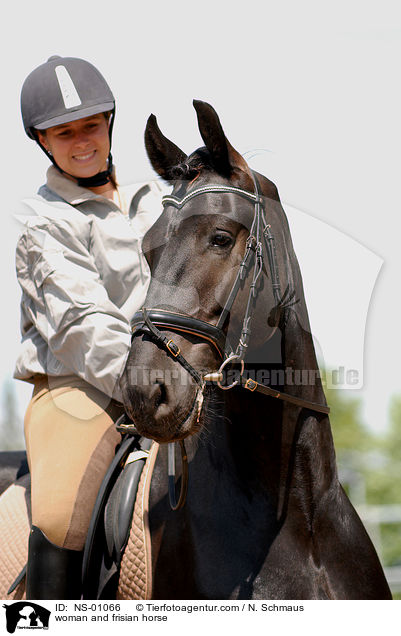 Frau mit Friesen / woman and frisian horse / NS-01066