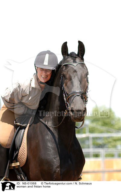 Frau mit Friesen / woman and frisian horse / NS-01068