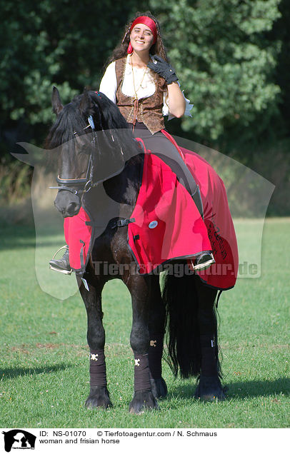 Frau mit Friesen / woman and frisian horse / NS-01070