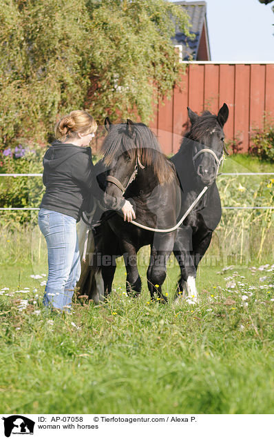 Frau mit Pferden / woman with horses / AP-07058