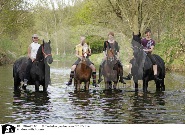 4 Reiter mit Pferd / 4 riders with horses / RR-42810
