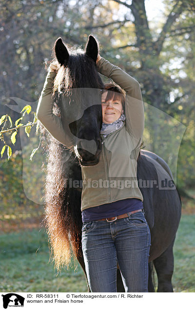 Frau mit Friese / woman and Frisian horse / RR-58311
