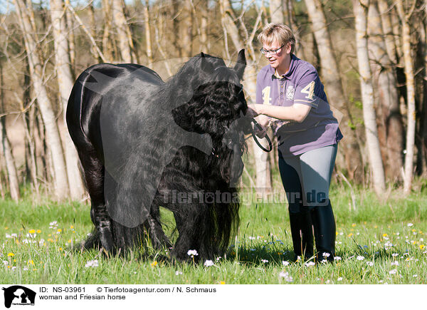 Frau und Friese / woman and Friesian horse / NS-03961