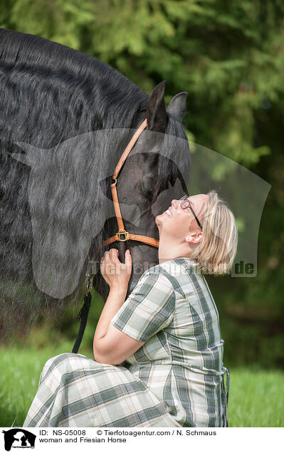 Frau und Friese / woman and Friesian Horse / NS-05008