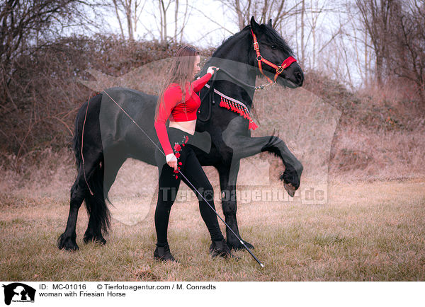 Frau mit Friese / woman with Friesian Horse / MC-01016
