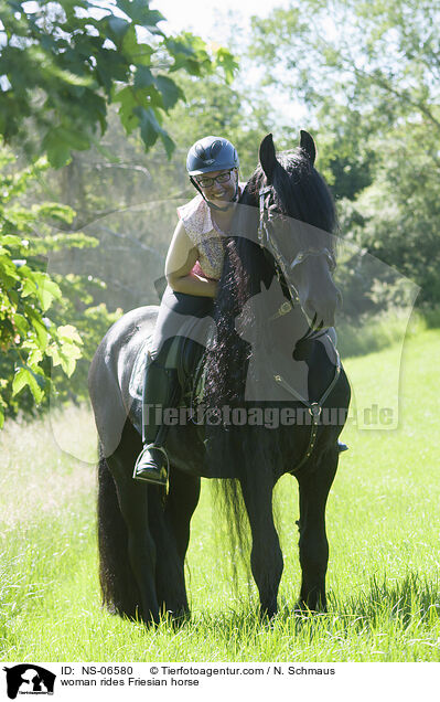 woman rides Friesian horse / NS-06580
