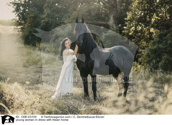 junge Frau im Kleid mit Friese / young woman in dress with frisian horse / CDE-03104