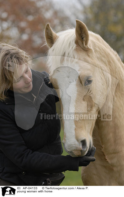 junge Frau mit Pferd / young woman with horse / AP-04133