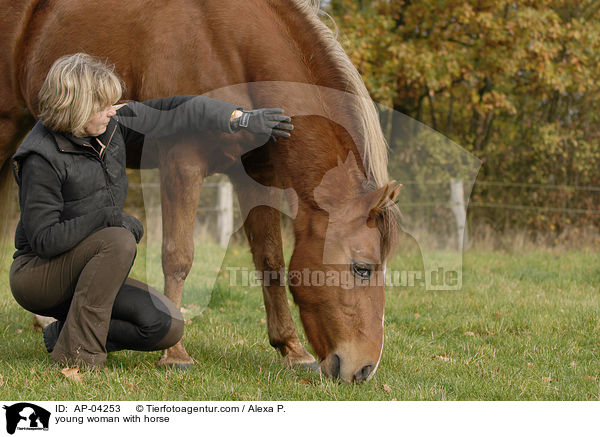 junge Frau mit Pferd / young woman with horse / AP-04253