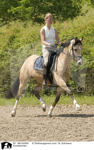 horsewoman / NS-02069