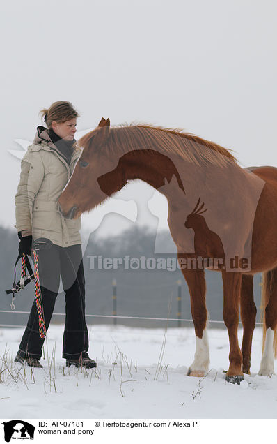 Frau und Deutsches Reitpony / woman and pony / AP-07181