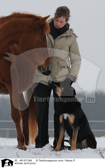 woman and pony / AP-07188