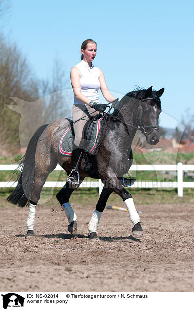 woman rides pony / NS-02814