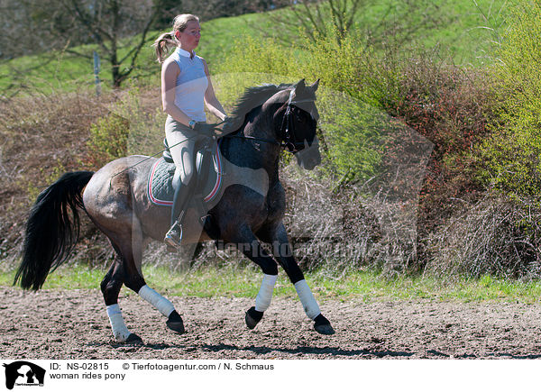 woman rides pony / NS-02815