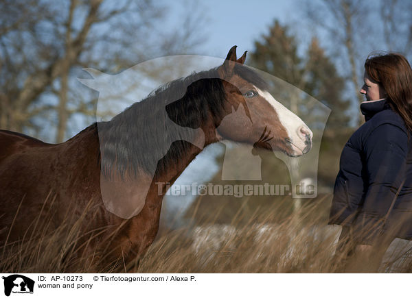 woman and pony / AP-10273