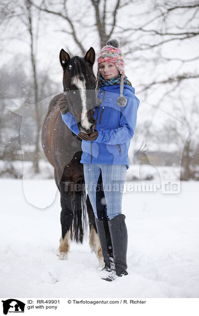 Mdchen mit Pony / girl with pony / RR-49901