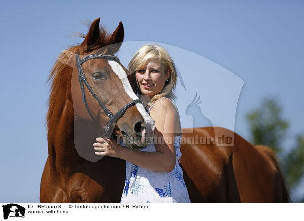Frau mit Pferd / woman with horse / RR-55578