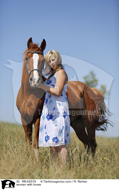 Frau mit Pferd / woman with horse / RR-55579