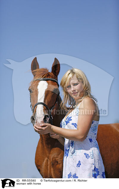 Frau mit Pferd / woman with horse / RR-55580