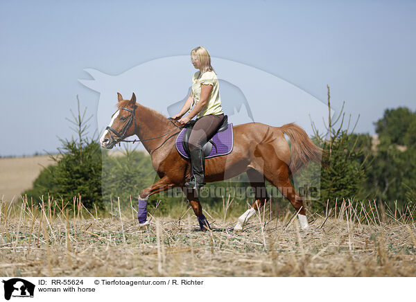 Frau mit Pferd / woman with horse / RR-55624