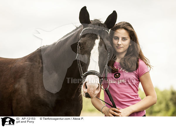 Mdchen und Deutsches Reitpony / girl and Pony / AP-12153