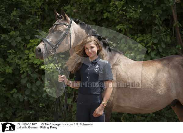 girl with German Riding Pony / NS-06167