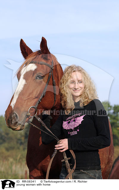 junge Frau mit Pferd / young woman with horse / RR-08341