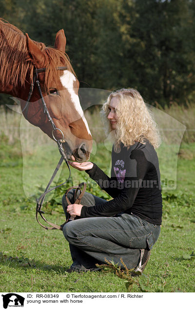 junge Frau mit Pferd / young woman with horse / RR-08349