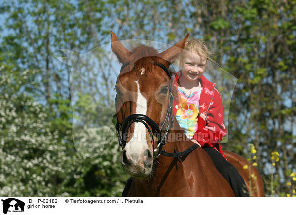 Mdchen auf Pferd / girl on horse / IP-02182